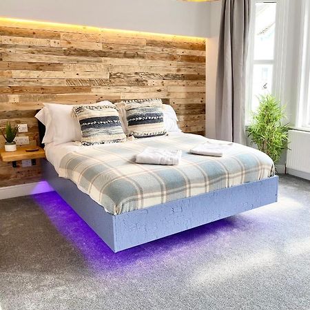 Coastline Retreats - Cloud9: Seafront Ensuite Rooms with Netflix Bournemouth Exterior photo
