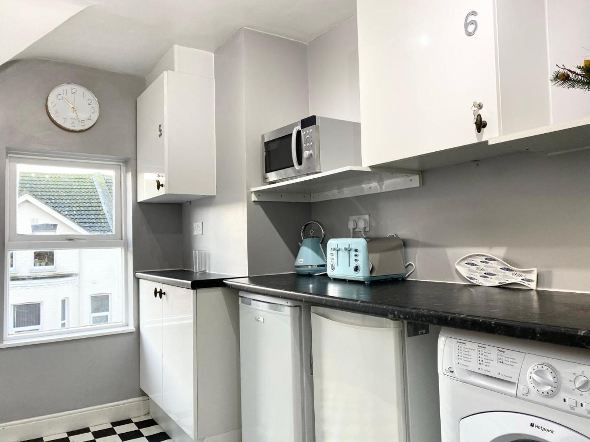 Coastline Retreats - Cloud9: Seafront Ensuite Rooms with Netflix Bournemouth Exterior photo