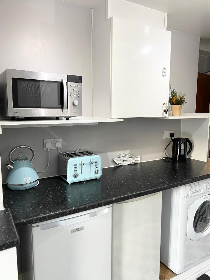 Coastline Retreats - Cloud9: Seafront Ensuite Rooms with Netflix Bournemouth Exterior photo