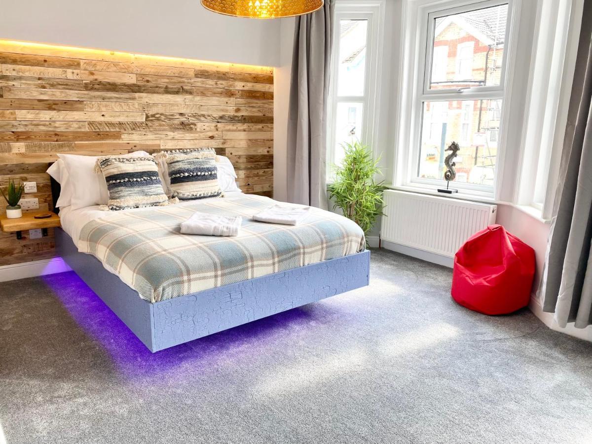 Coastline Retreats - Cloud9: Seafront Ensuite Rooms with Netflix Bournemouth Exterior photo