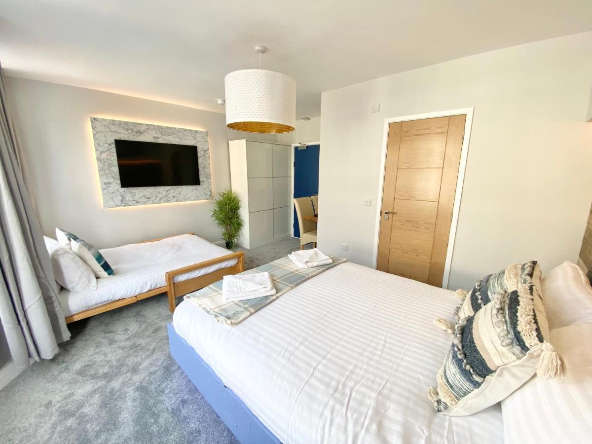 Coastline Retreats - Cloud9: Seafront Ensuite Rooms with Netflix Bournemouth Exterior photo