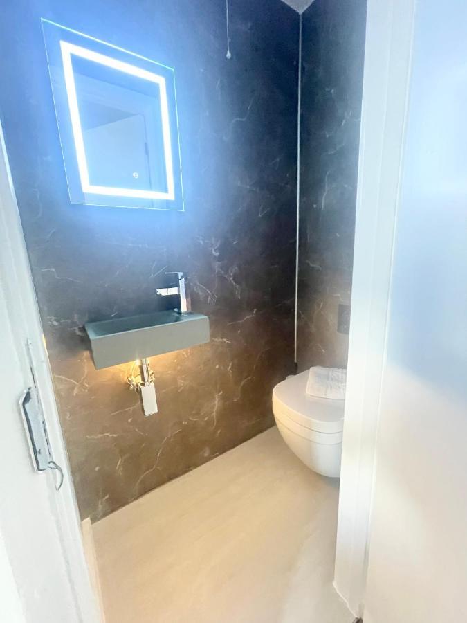 Coastline Retreats - Cloud9: Seafront Ensuite Rooms with Netflix Bournemouth Exterior photo