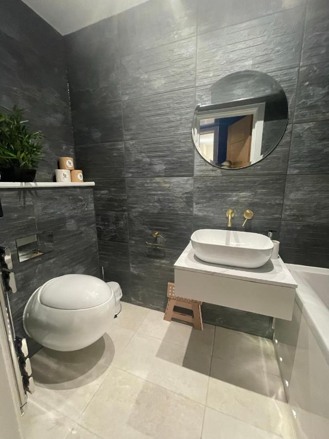 Coastline Retreats - Cloud9: Seafront Ensuite Rooms with Netflix Bournemouth Exterior photo