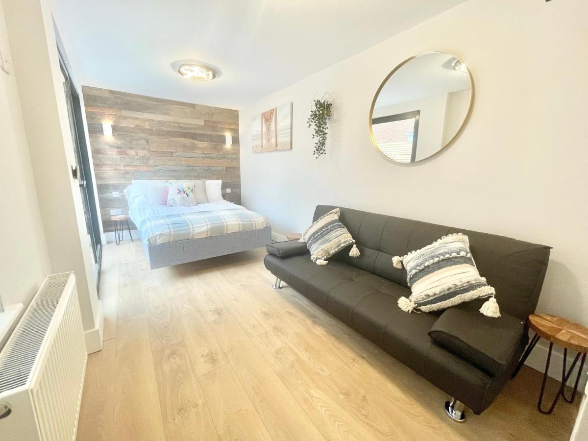 Coastline Retreats - Cloud9: Seafront Ensuite Rooms with Netflix Bournemouth Exterior photo