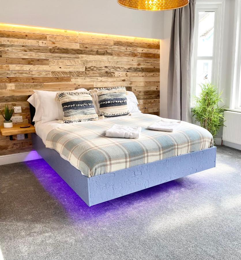 Coastline Retreats - Cloud9: Seafront Ensuite Rooms with Netflix Bournemouth Exterior photo